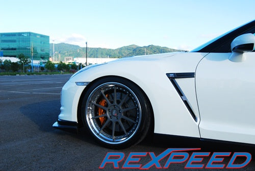 Rexpeed Nissan GTR R35 Dry Carbon Emblem Cover